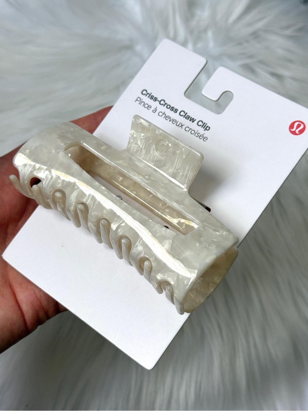 lululemon athletica Large Criss-Cross Claw Clip in Pearl White New